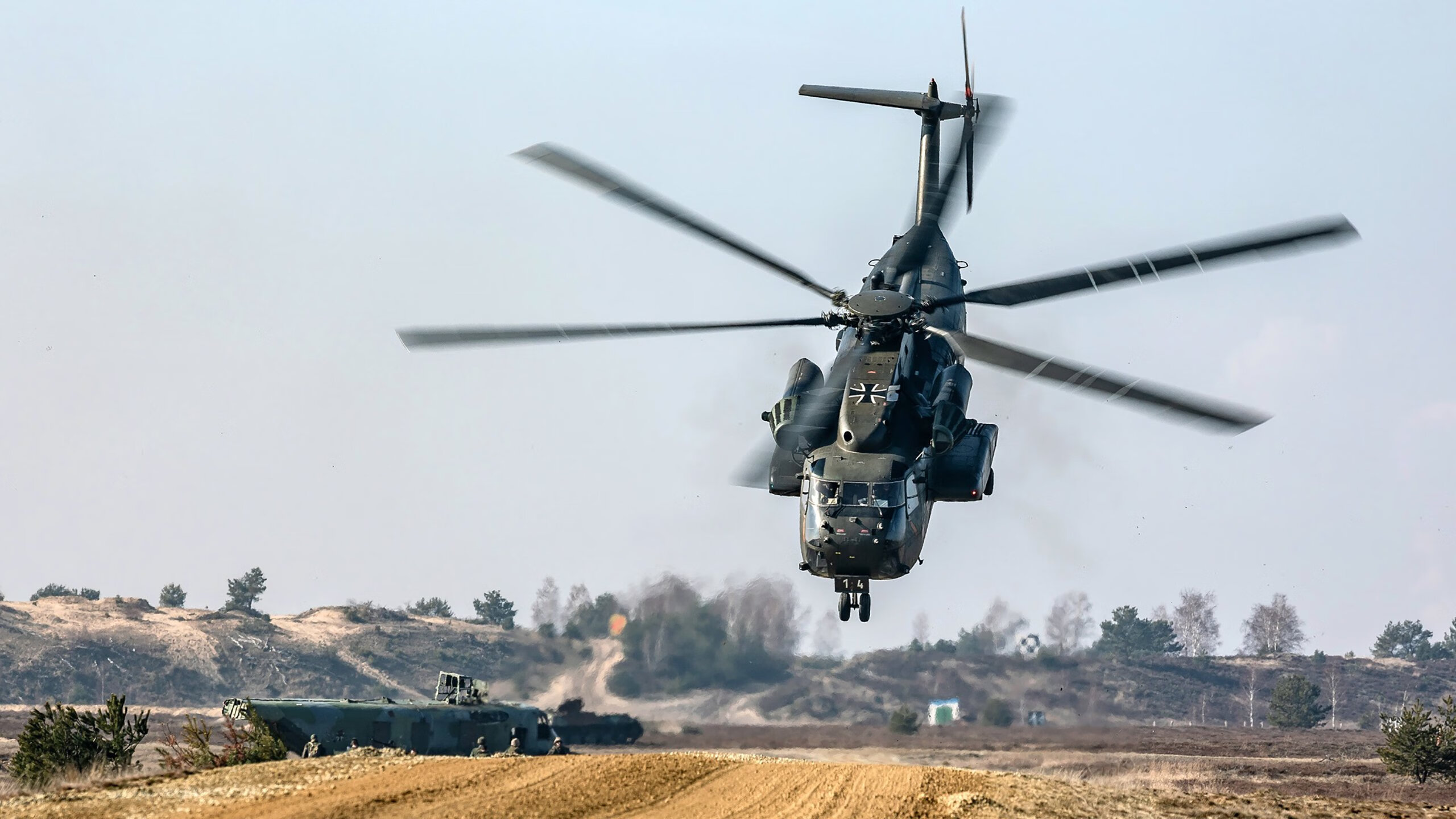 水上橡皮艇漂流赛,惊险刺激欢乐无限,橡皮艇在水里如何固定