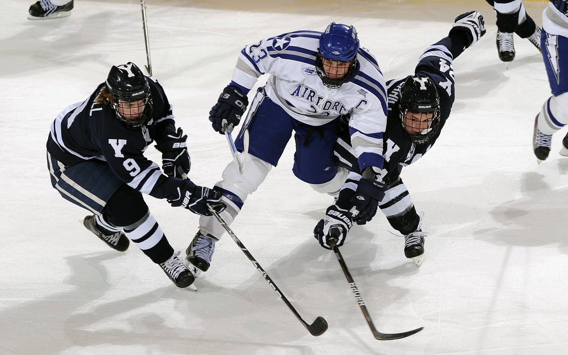 科技赋能足球训练，虚拟仿真模拟场景广泛应用，足球训练黑科技