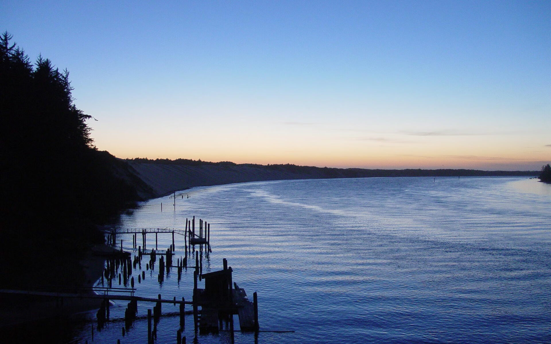 富勒姆反击快速精准，白百合努力保级，富勒姆外号叫什么